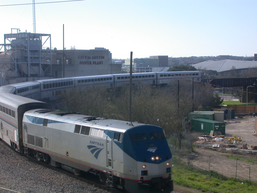 AMTK 71  25Feb2010  NB Trn #22 (Texas Eagle) coming off the Town Lake bridge